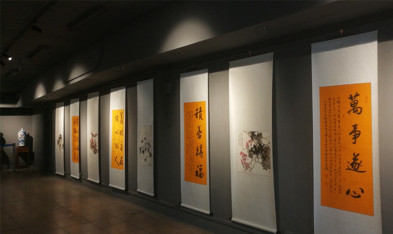 全域影視傳媒助力張福銘藍(lán)藝書(shū)畫(huà)陶瓷作品聯(lián)展獻(xiàn)禮建軍節(jié)